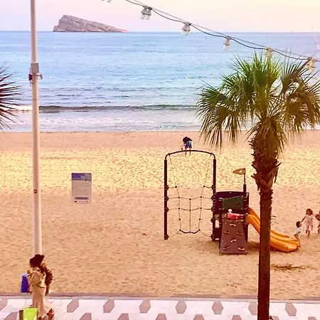 Iª Linea Playa Levante, דירה בנידורם